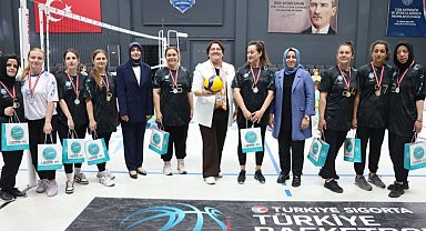 Bilgievi kursiyerleri, voleybol maçında hünerlerini konuşturdu